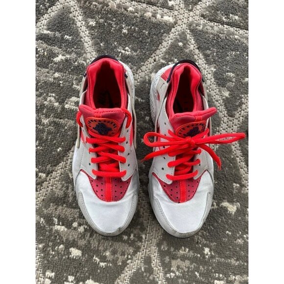 Nike Shoes - Picture 4 of 11